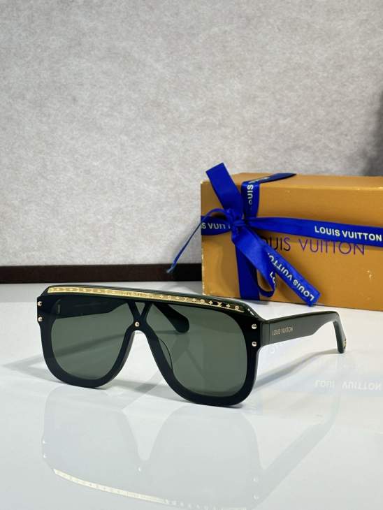 Picture of Louis Vuitton Sunglasses _SKUfw76440450fw